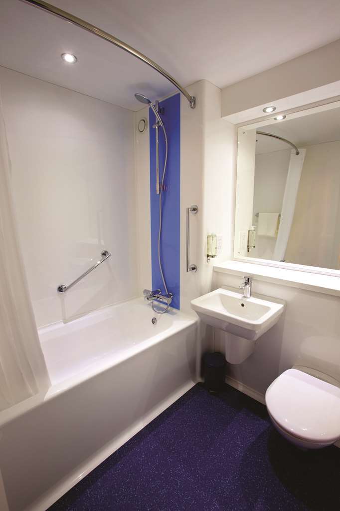 Travelodge Dundee Strathmore Avenue Номер фото